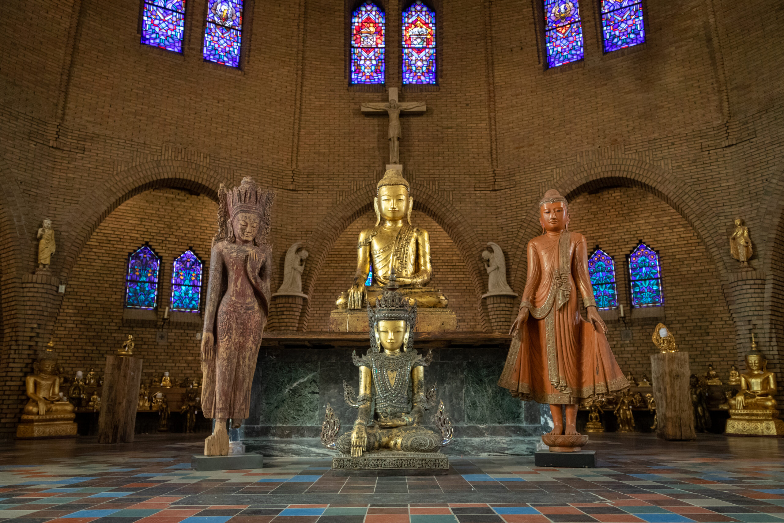 Inleg Maak los Feest Antieke Boeddhabeelden in Vianney kerk in Deventer